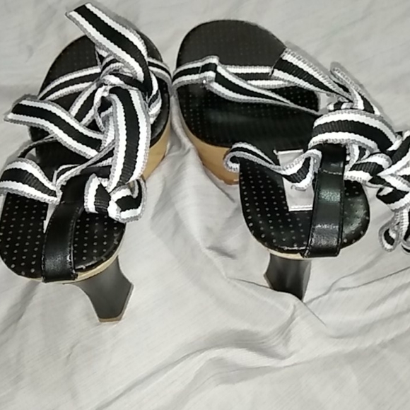 NWT women's heeled strap-up Sandler's tie up calf - Picture 6 of 11